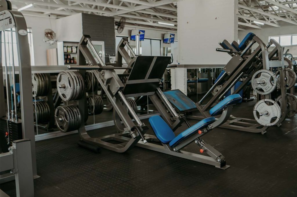 Open training space with functional training equipment